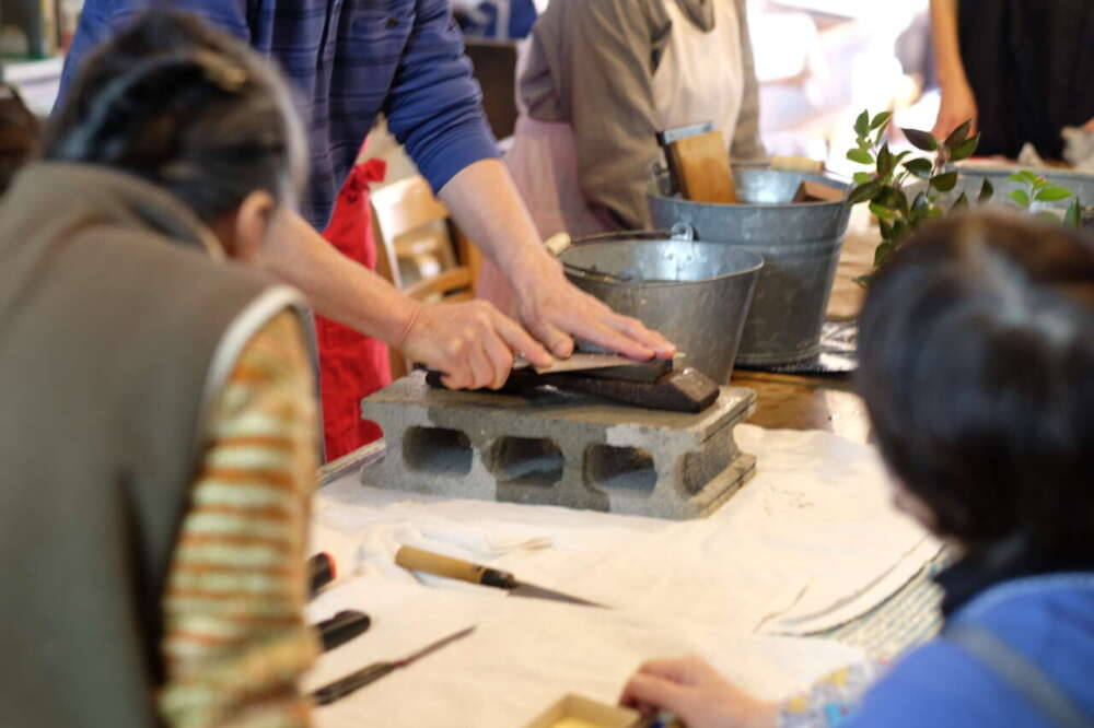 リペアカフェ京都の包丁研ぎ