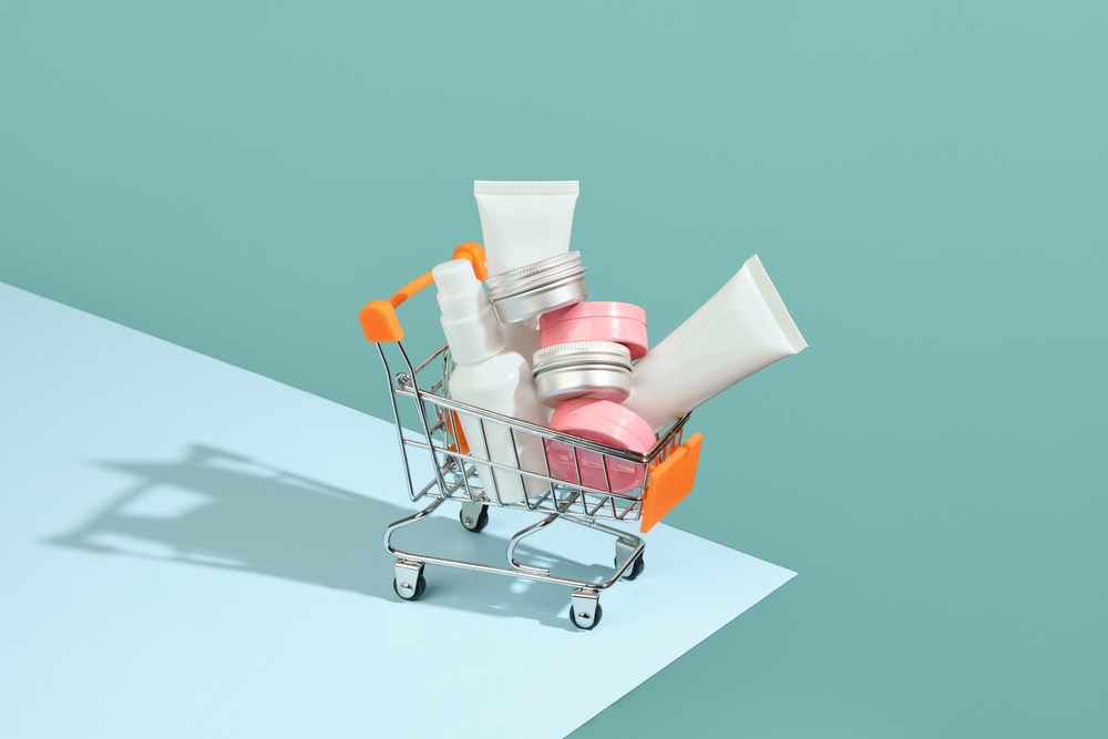 化粧品をのせたカート